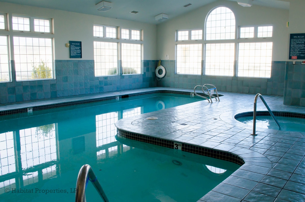 Pool | Apartments | Bellingham | Sunset Pond